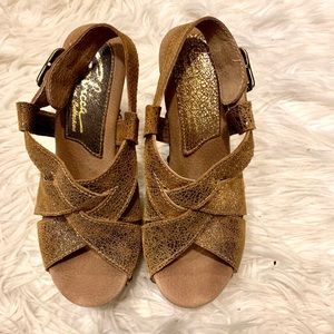 Wood sandals/wedges beautiful gold color size 7